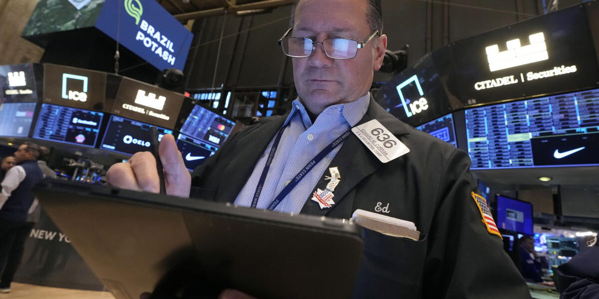 Dow futures slump, Nasdaq ticks higher as Wall Street assesses Fed's 2025 rate path