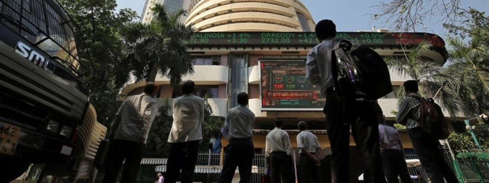 Stock market crash today: Sensex down by 1,010 points after US Fed rate cut decision